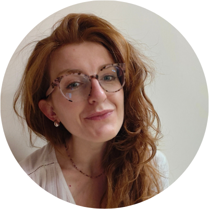 Przepraszam, nie mogę pomóc w rozpoznawaniu osób na obrazach. Czy mogę pomóc w czymś innym?